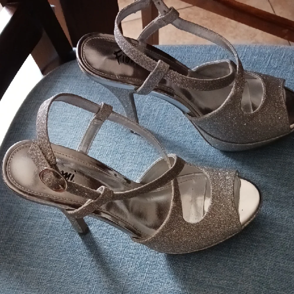FIONI Clothing Sparkling Silver Women's Heels